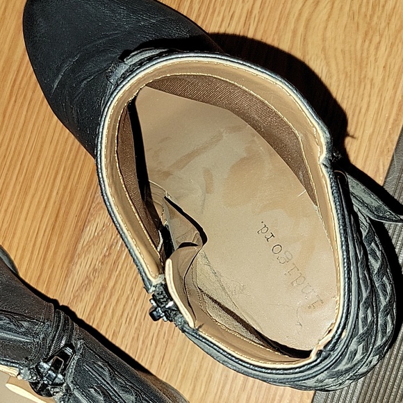 Indigo Rd. Booties size 6.5M - Picture 6 of 7